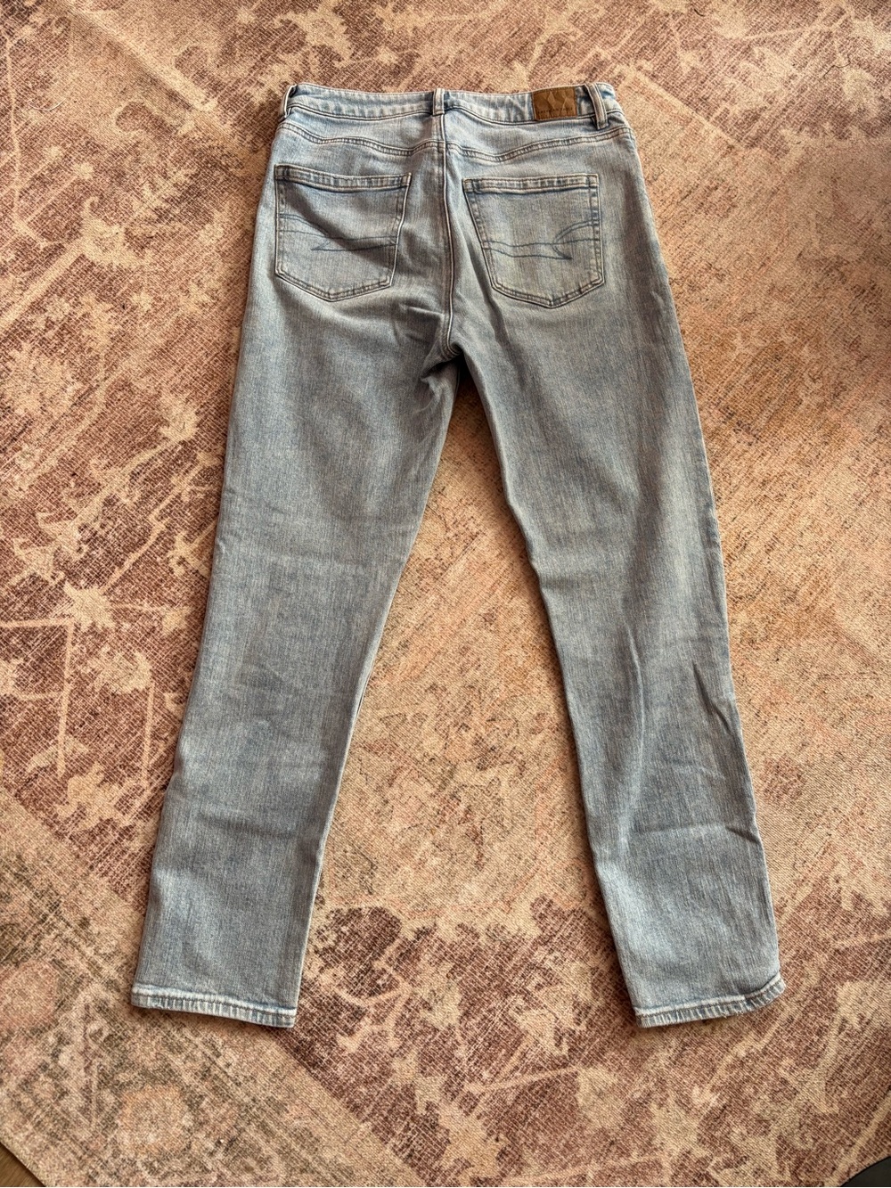 American Eagle AE Mom Jean High Waist Straight Light Wash 6 long - Picture 5 of 5
